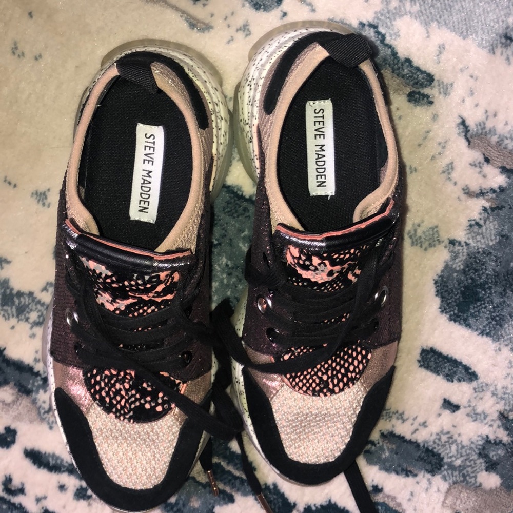Beautiful Steve Madden sneakers - Picture 3 of 9